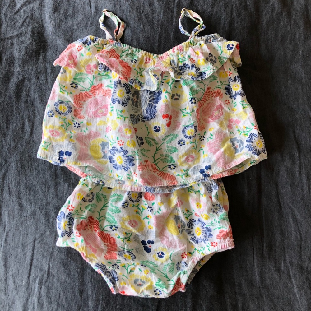 Little Peanut Summer Set.  Good Condition.